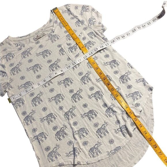 Raw Hem HOLLISTER Elephant Print Tee Shirt - Picture 7 of 9